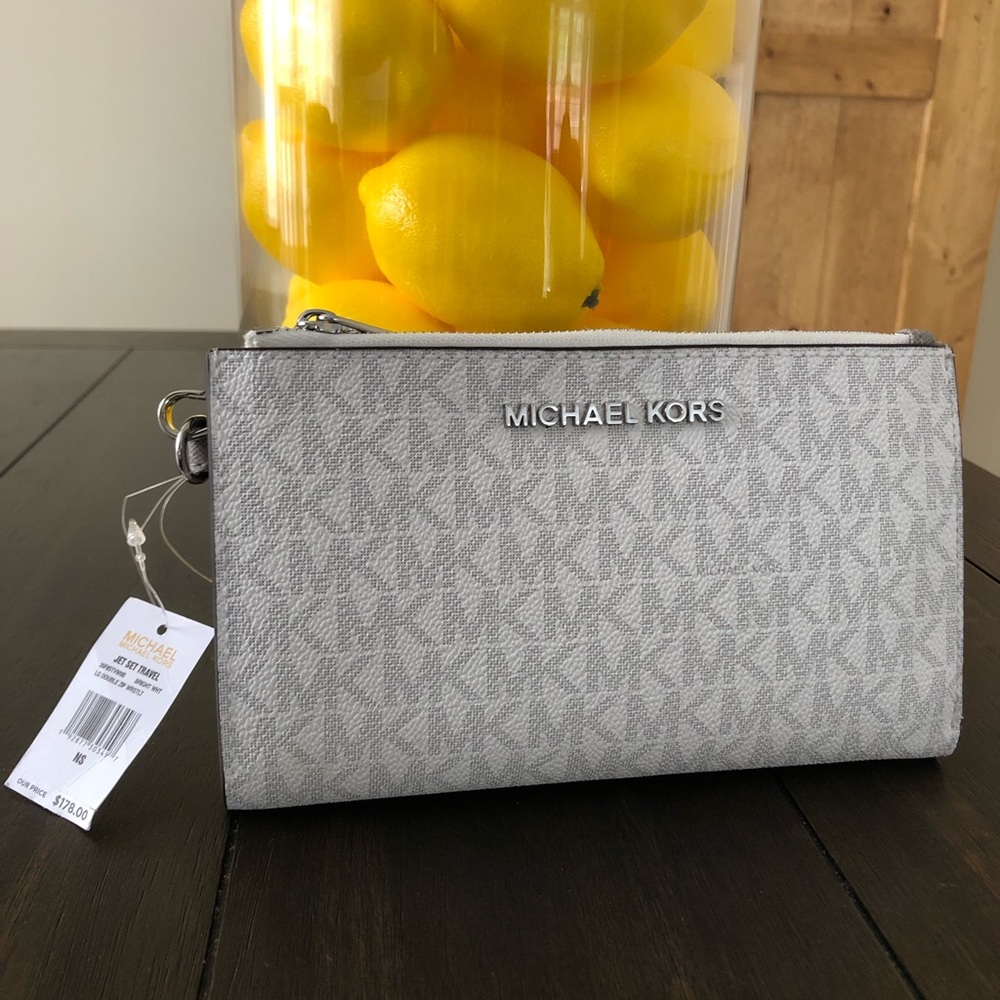 SOLD - Michael Kors wristlet